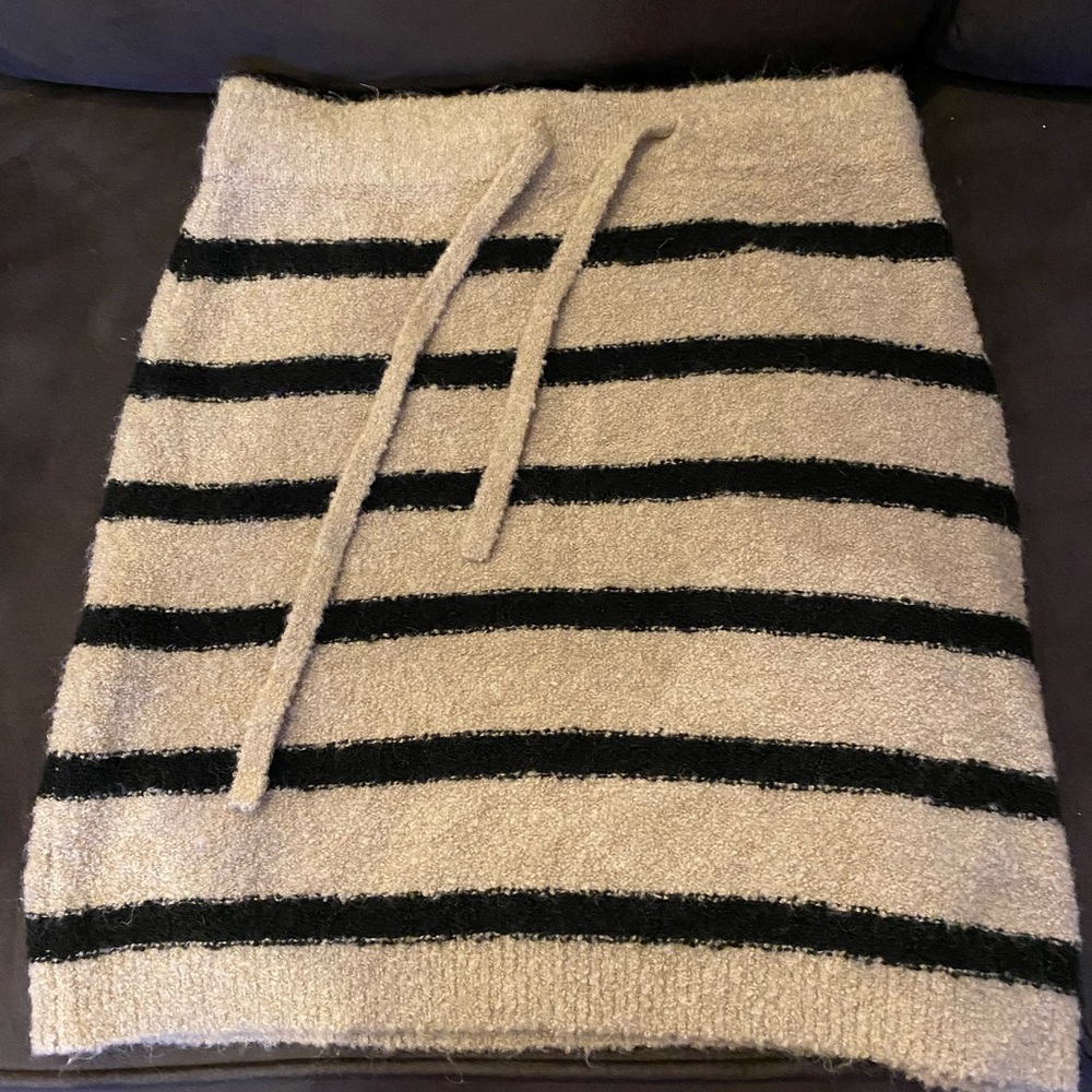 Loft knit skirt.